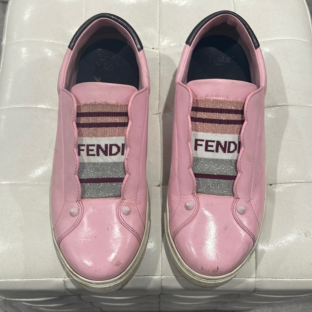 Fendi sneakers no lace pink size 7